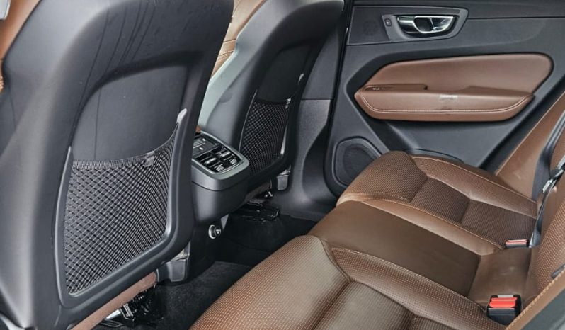 
								Volvo XC60 T5 full									