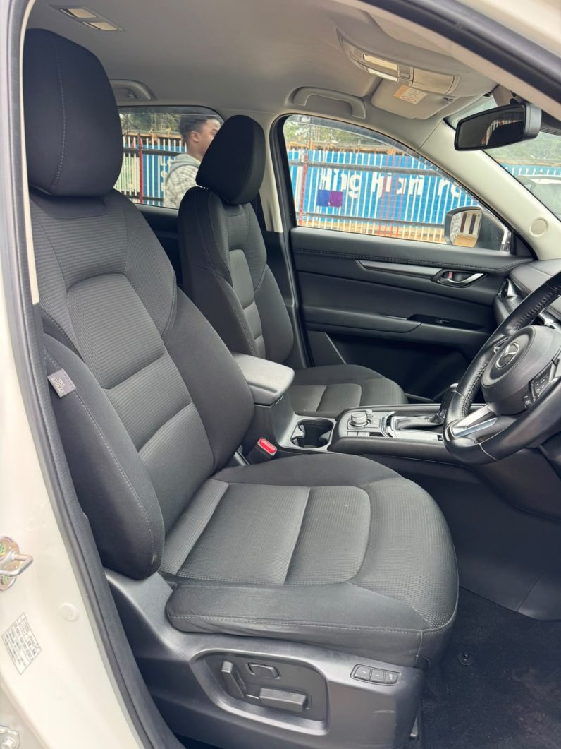 
								Mazda CX-5 full									