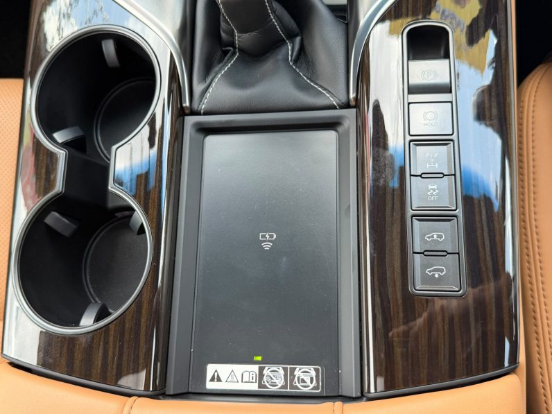 
								Lexus LX600 full									