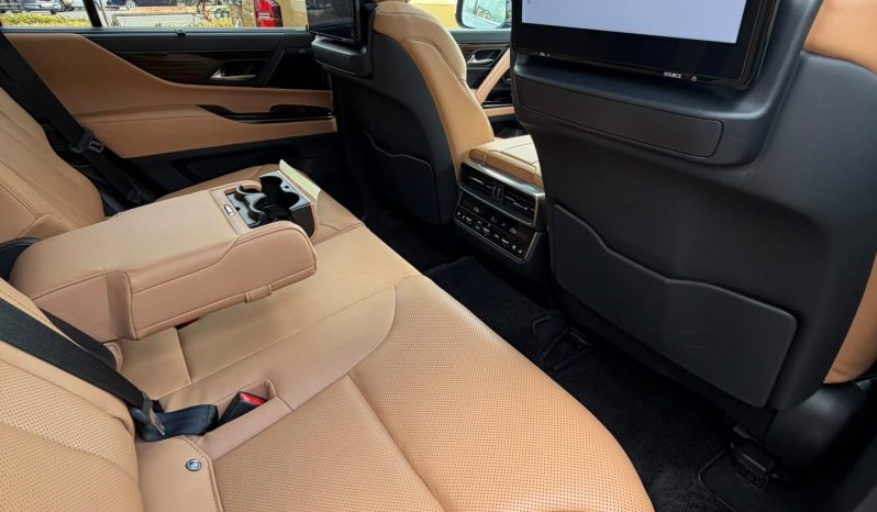 
								Lexus LX600 full									
