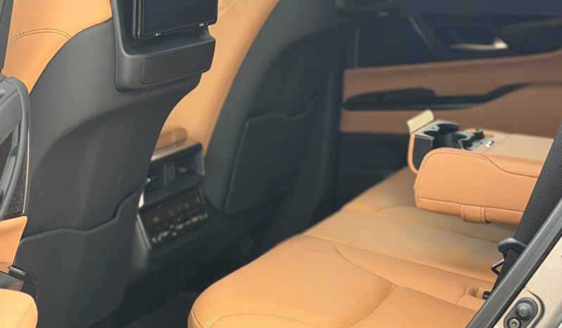 
								Lexus LX600 full									