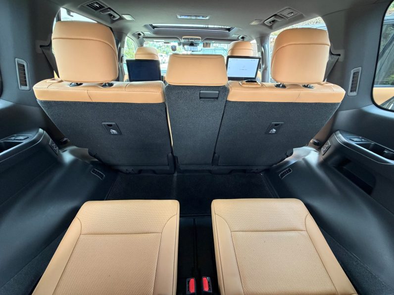 
								Lexus LX600 full									