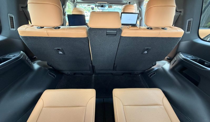 
								Lexus LX600 full									