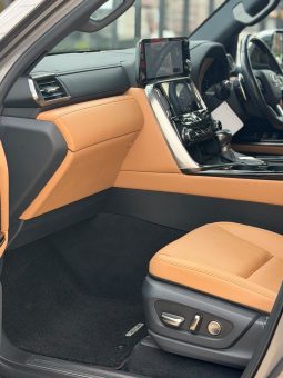 Lexus LX600