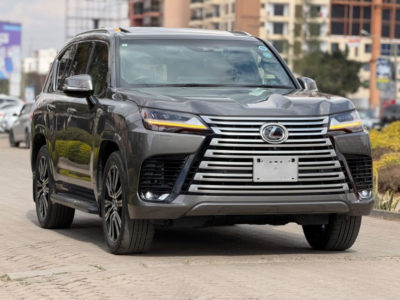 
								Lexus LX600 full									