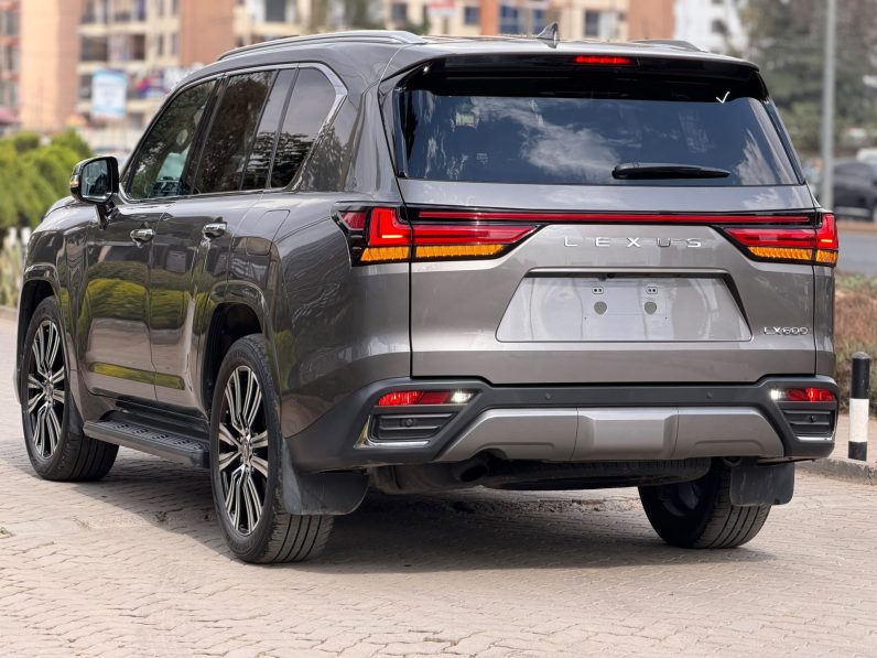 
								Lexus LX600 full									