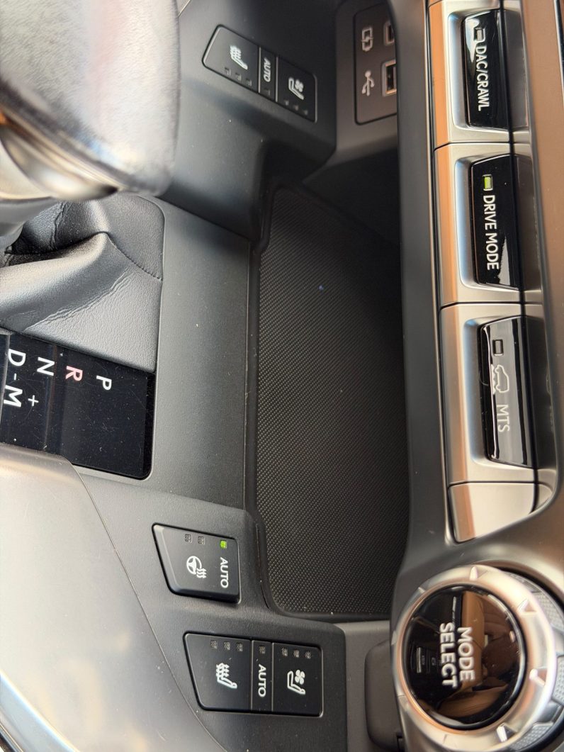 
								Lexus LX600 full									