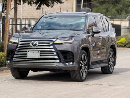 Lexus LX600