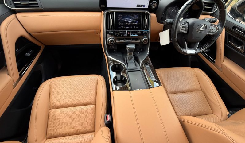
								Lexus LX600 full									
