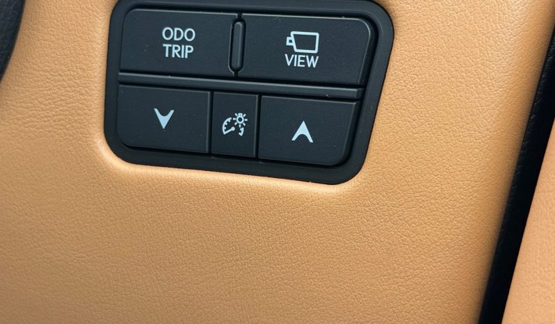 
								Lexus LX600 full									
