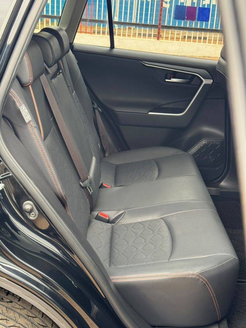 
								Toyota Rav4 Adventure full									