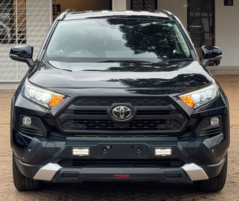 
								Toyota Rav4 Adventure full									