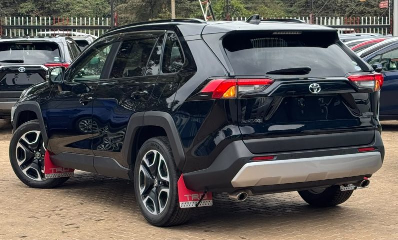 
								Toyota Rav4 Adventure full									