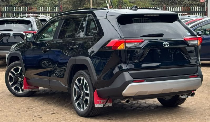
								Toyota Rav4 Adventure full									