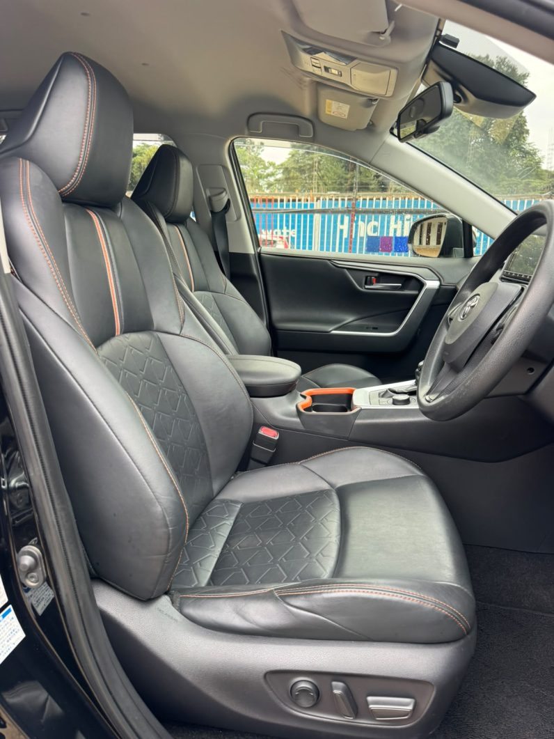 
								Toyota Rav4 Adventure full									