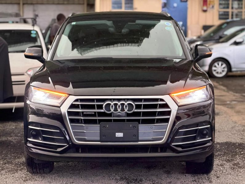 
								Audi Q5 S-line full									