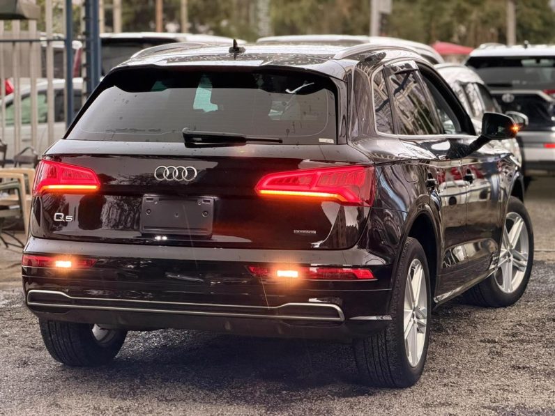
								Audi Q5 S-line full									
