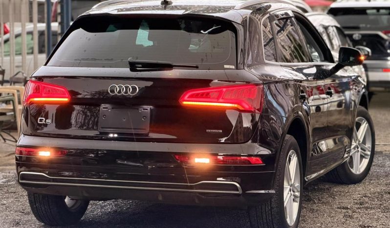 
								Audi Q5 S-line full									