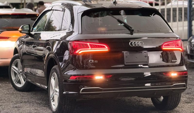 
								Audi Q5 S-line full									