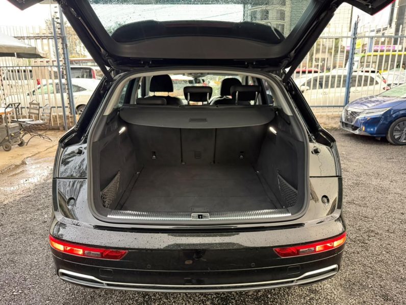 
								Audi Q5 S-line full									