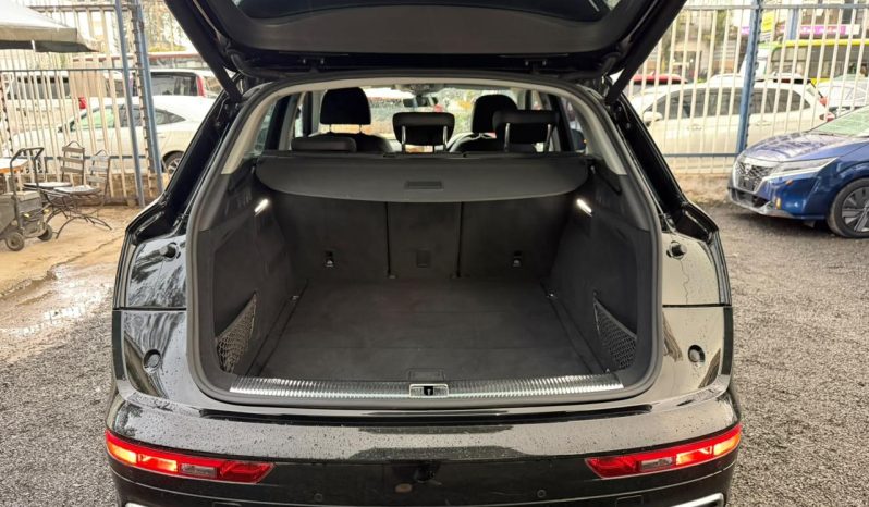 
								Audi Q5 S-line full									
