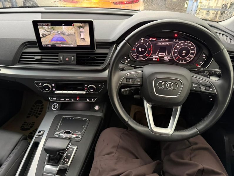 
								Audi Q5 S-line full									