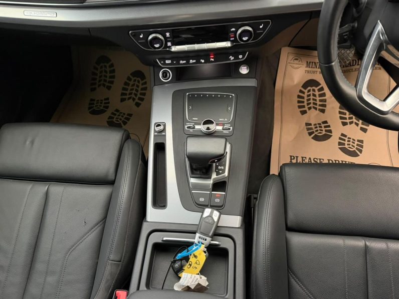 
								Audi Q5 S-line full									