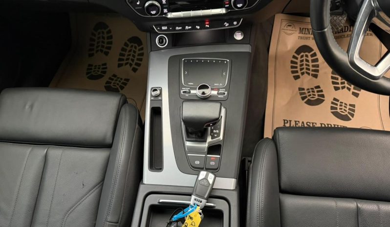 
								Audi Q5 S-line full									