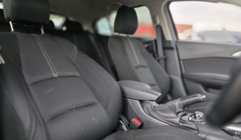 
								MAZDA AXELA full									