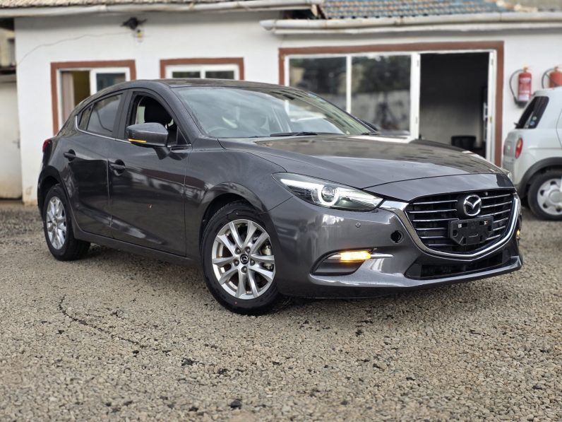 
								MAZDA AXELA full									