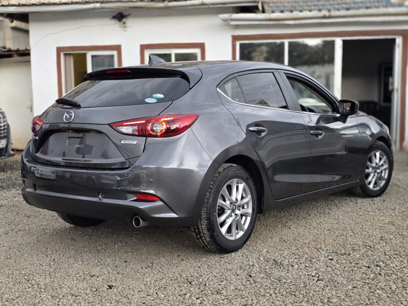 
								MAZDA AXELA full									
