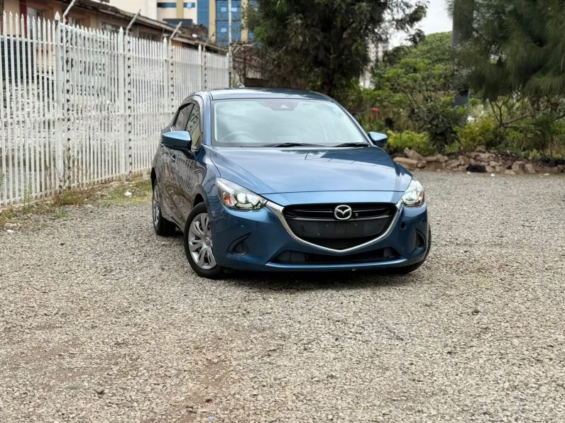 
								Mazda Demio full									