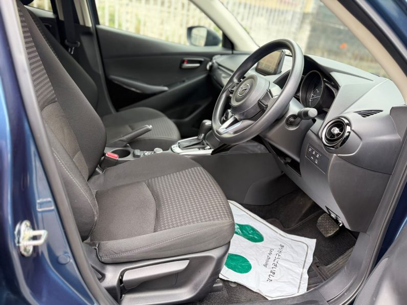 
								Mazda Demio full									
