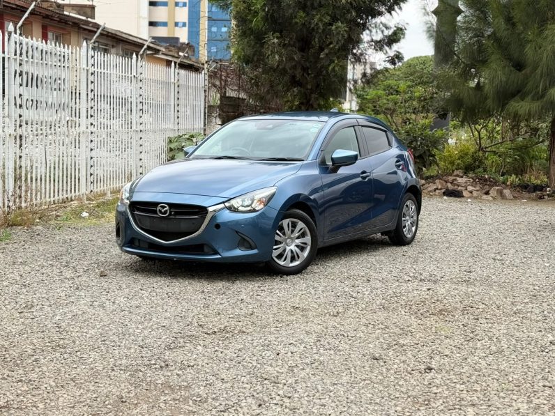 
								Mazda Demio full									