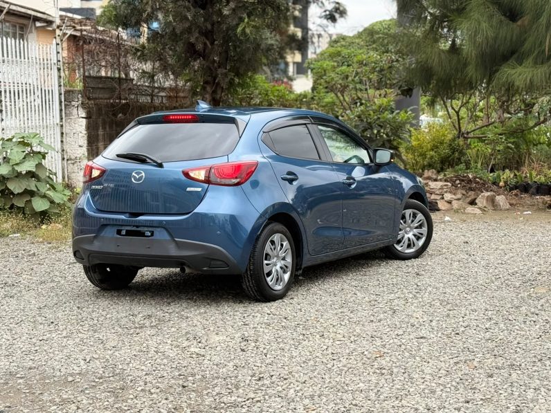 
								Mazda Demio full									