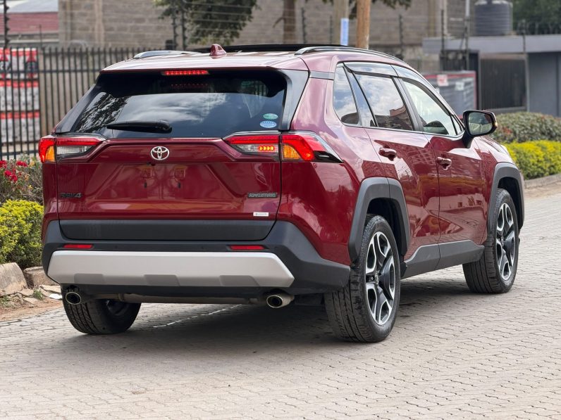 
								Toyota Rav4 Adventure full									