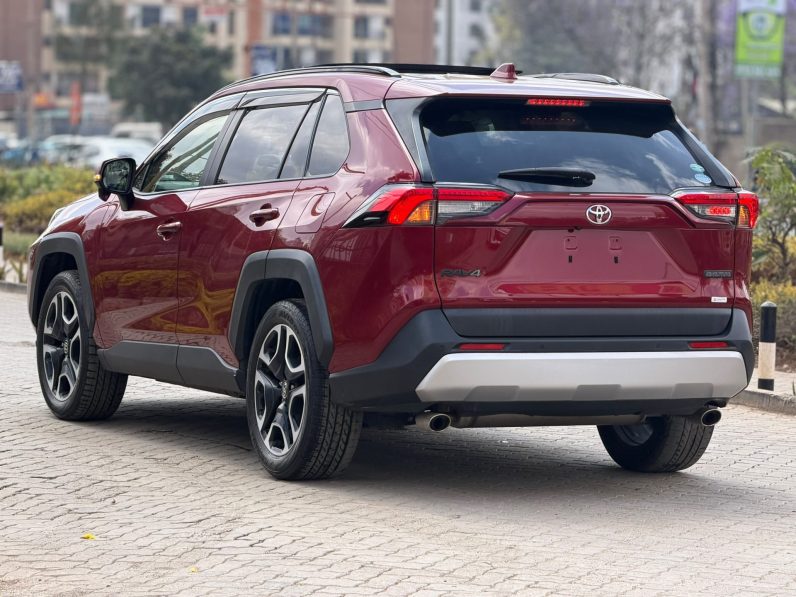 
								Toyota Rav4 Adventure full									