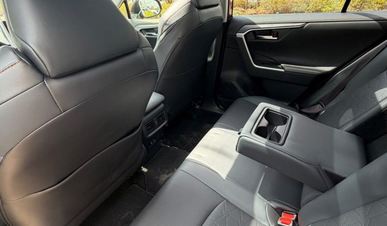 
								Toyota Rav4 Adventure full									