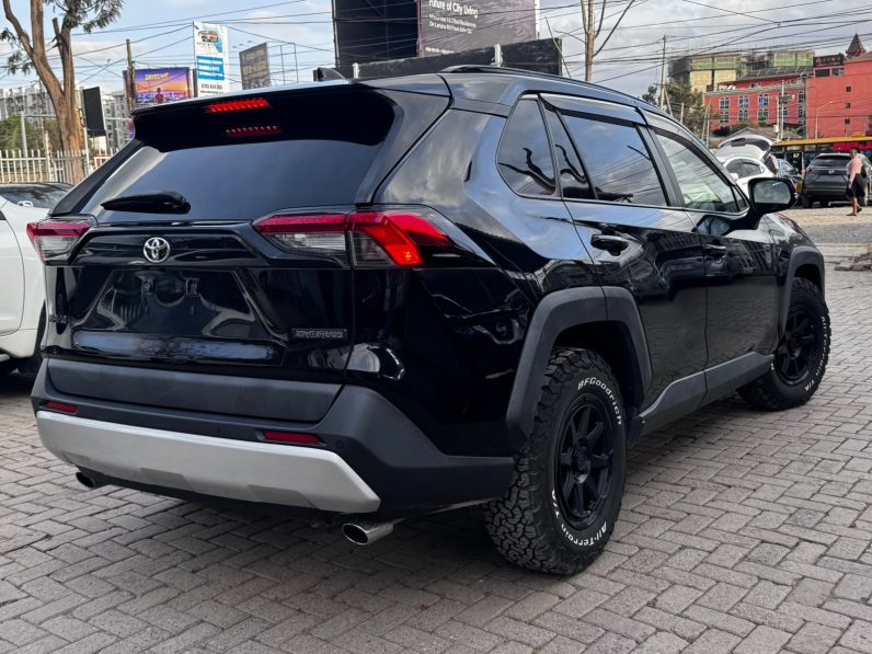 
								Toyota Rav4 Adventure full									