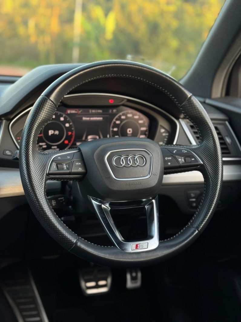
								Audi Q5 full									