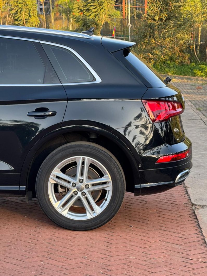 
								Audi Q5 full									