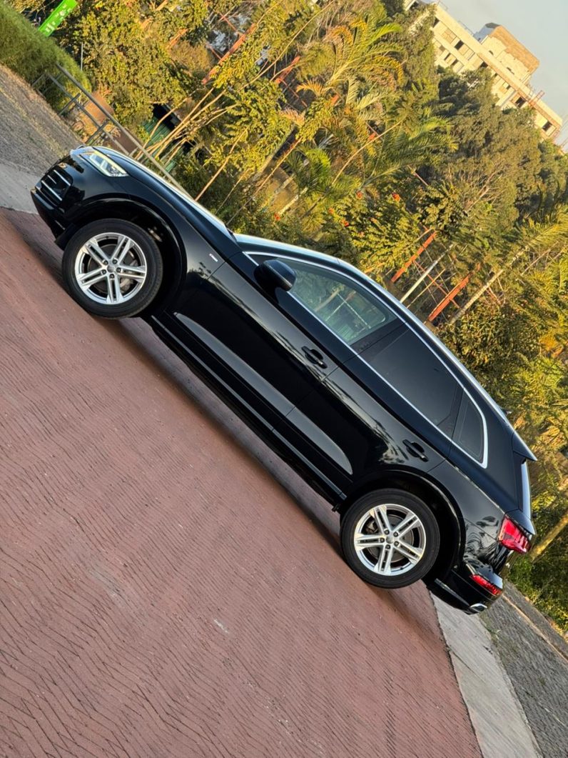 
								Audi Q5 full									