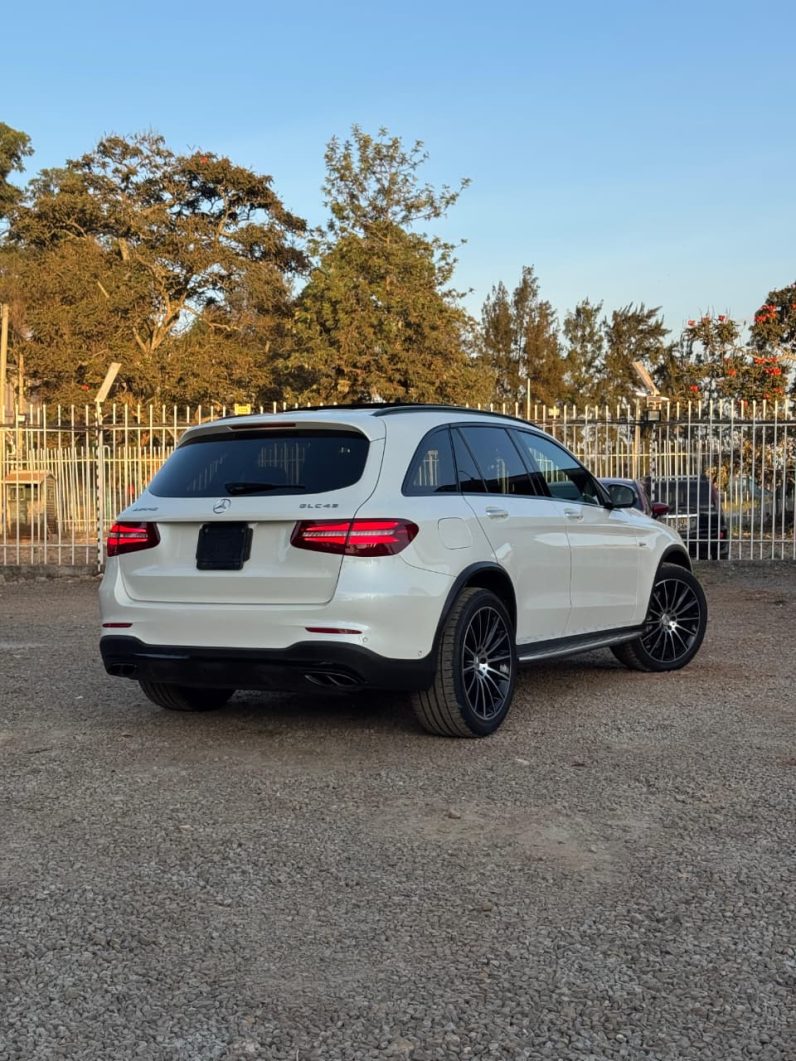 
								MERCEDES-BENZ GLC43 AMG full									