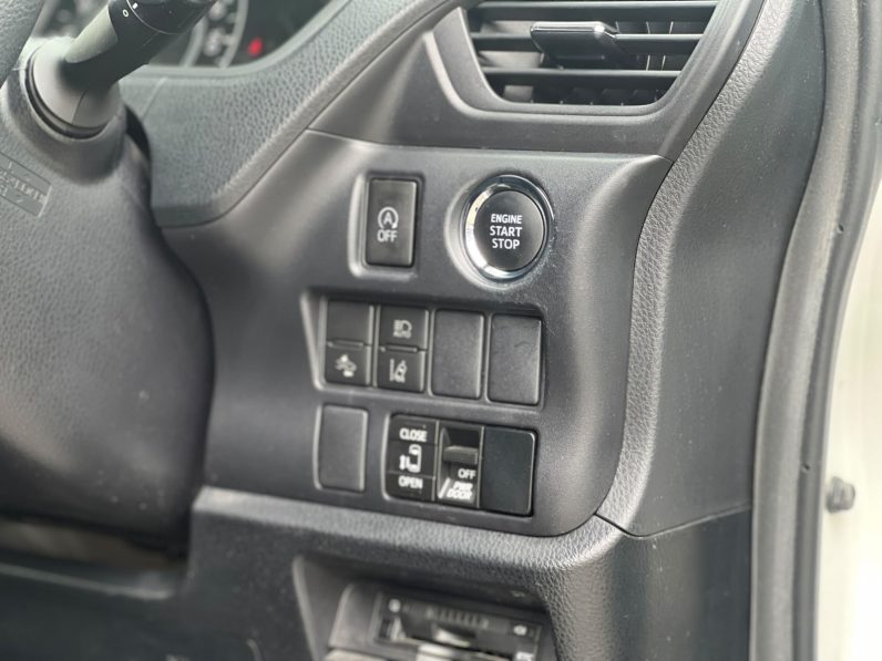 
								Toyota Noah full									