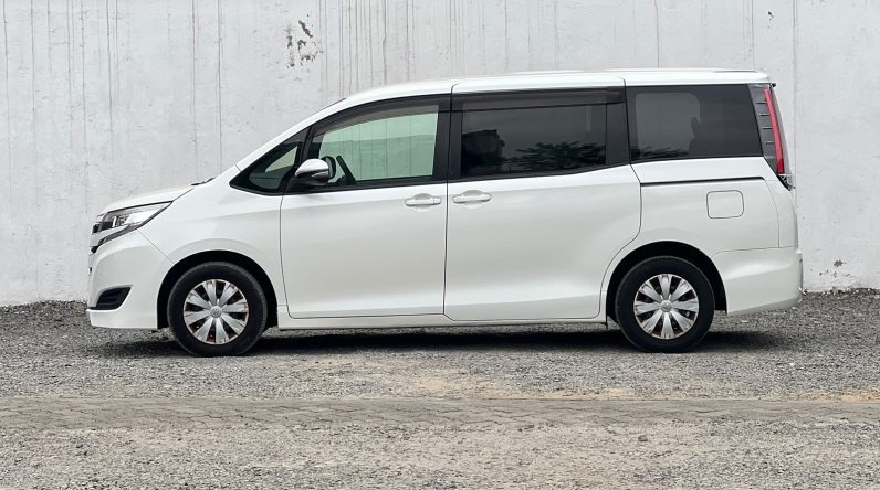 
								Toyota Noah full									