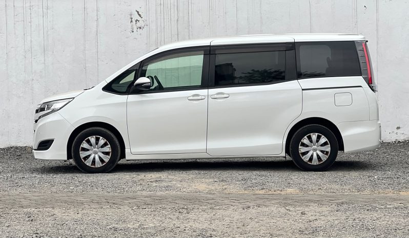 
								Toyota Noah full									