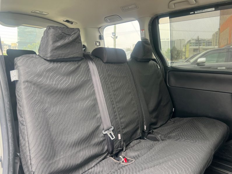 
								Toyota Noah full									