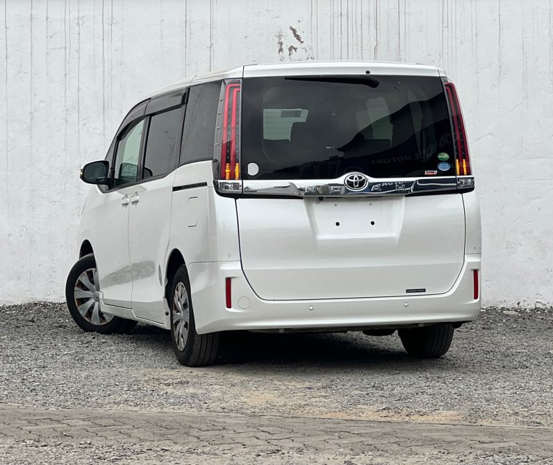 
								Toyota Noah full									