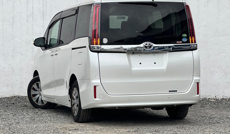 
								Toyota Noah full									