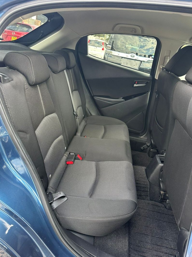 
								MAZDA DEMIO full									